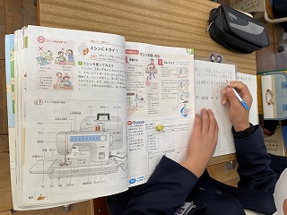 部品名称 ミシンの構造図 