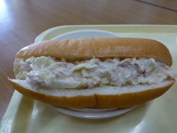 具を挟んだパン