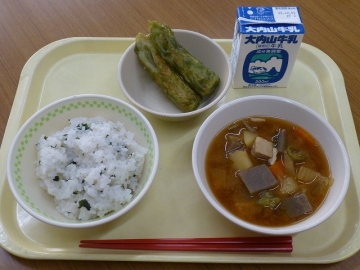 給食