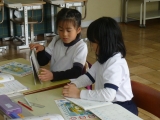 説明する子ども