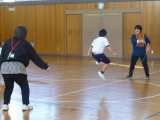跳ぶ様子