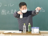 薬剤師さんによる実験の様子